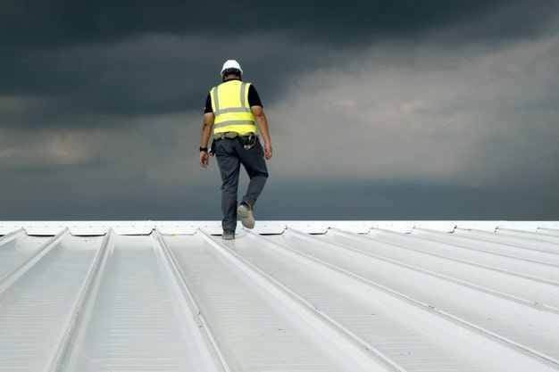 Como é feito o tratamento térmico de telhados?